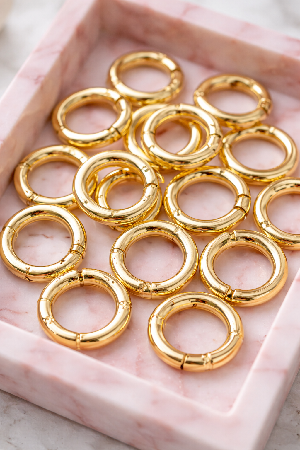 Gold-colored Round spring snap ring 23 mm – The Crimson Store