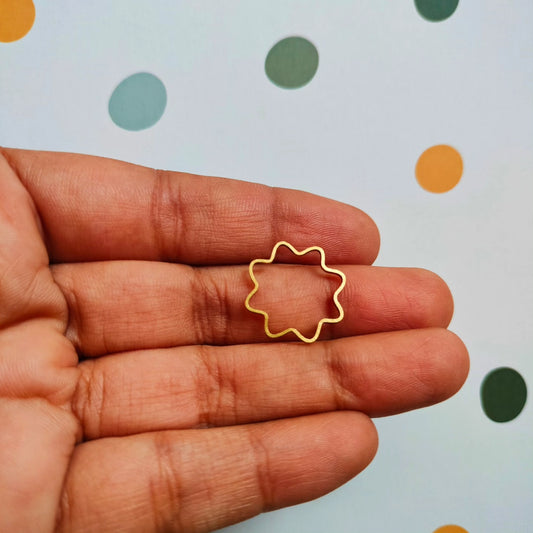 Wavy brass charm| Resin Charm (Set of 10)