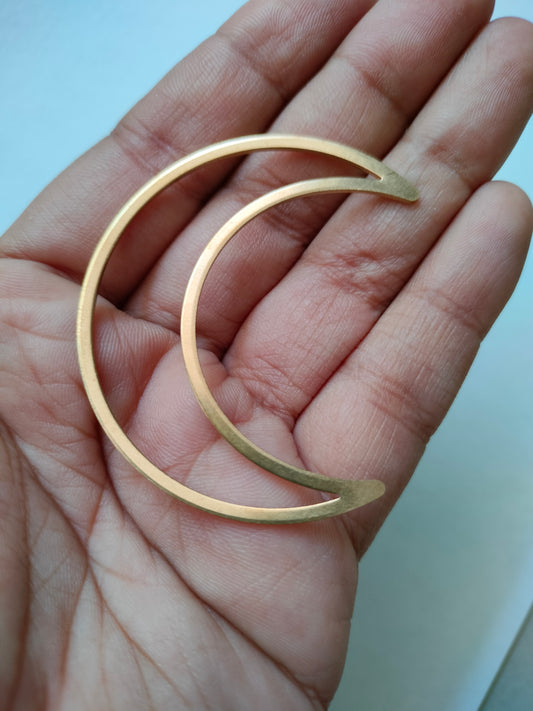 Charm Crescent Hollow