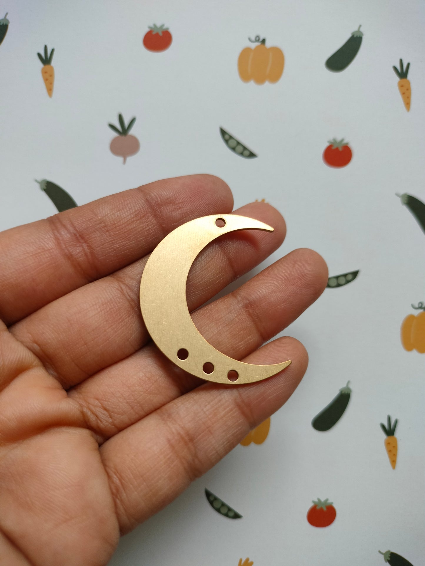 Charm Large Moon 3 holes