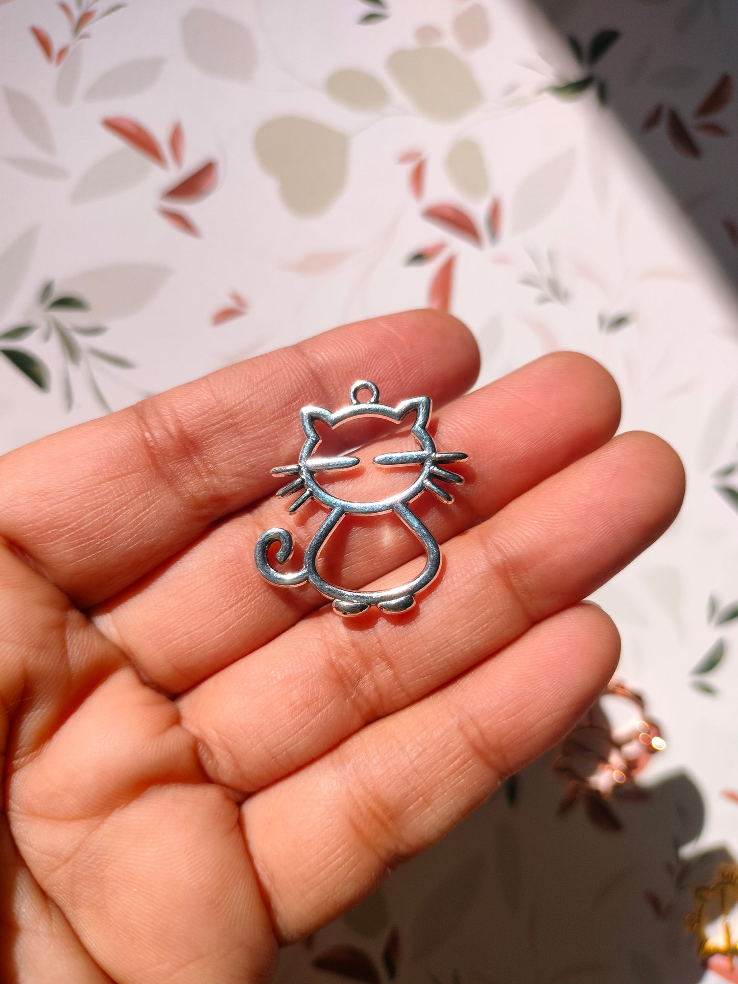 Hollow Cat small 1 Bezel | 28*25 mm |Pendant Charm| Resin Alloy Jewelry Making